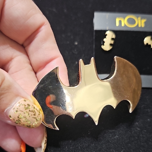 nOir Jewelry Gold Batman  Statement Ring With Matching Earrings - Picture 3 of 3